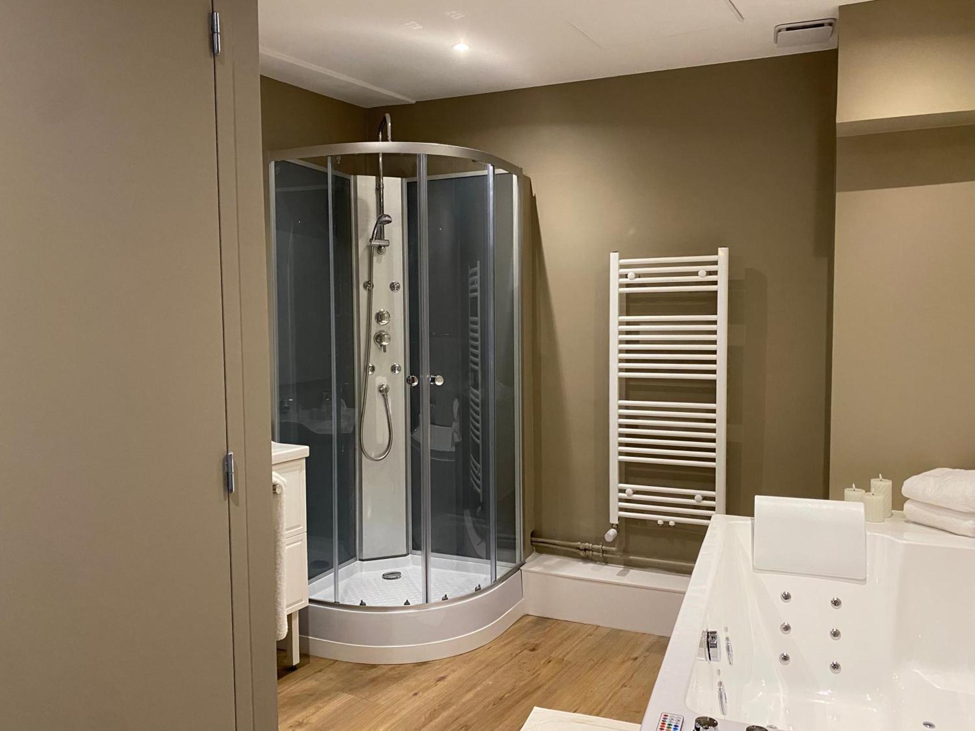 Un Cocon En Ville - Chambre Spa Chic Et Elegante Pacy-sur-Eure Exterior photo