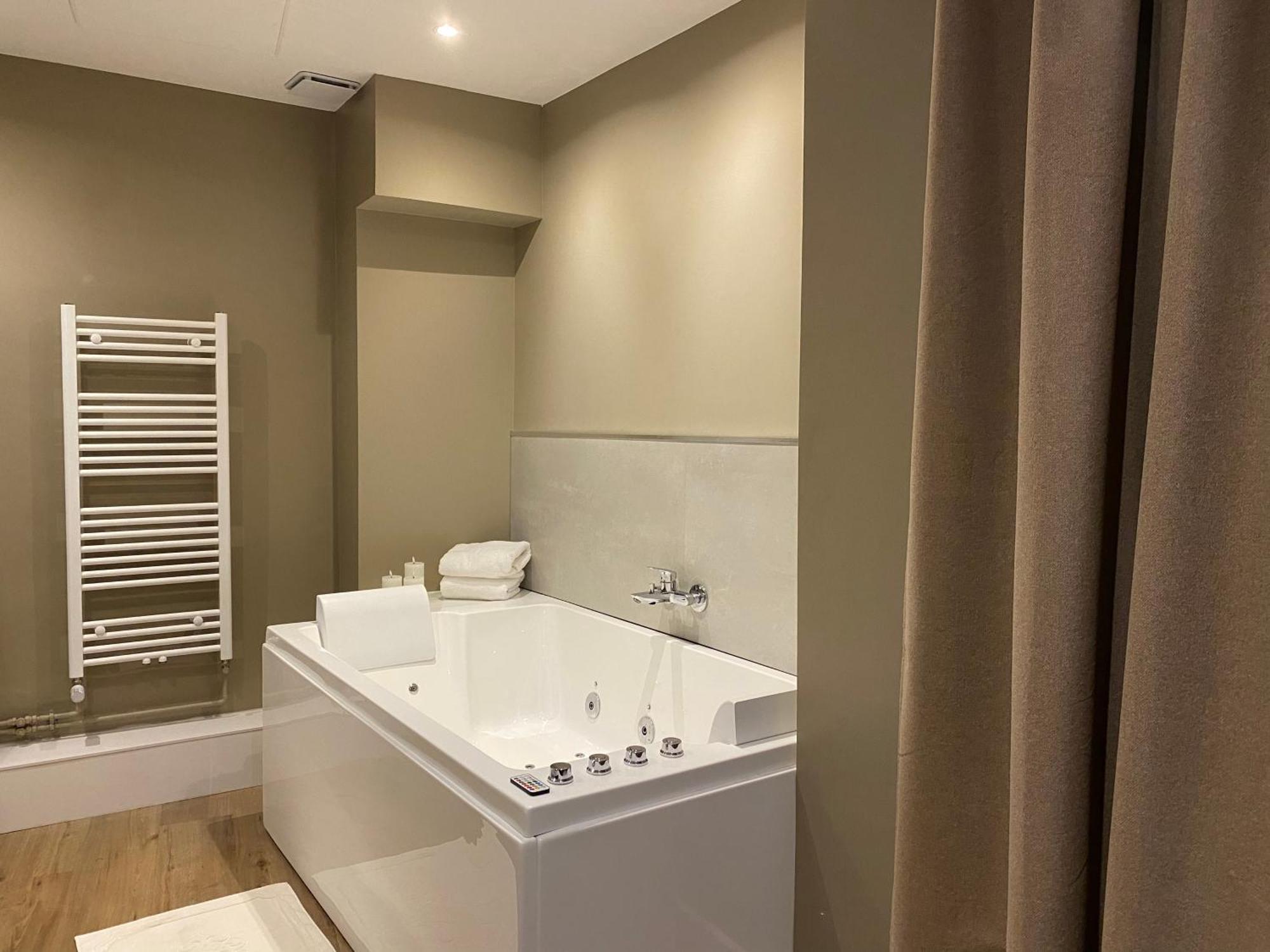 Un Cocon En Ville - Chambre Spa Chic Et Elegante Pacy-sur-Eure Exterior photo